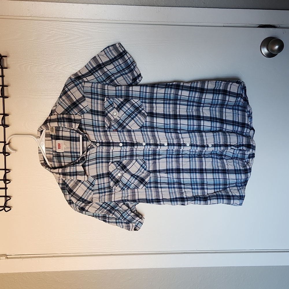 Levi's short sleeve pearl bottom up. Flannel blue and white. Size S